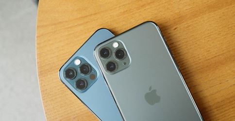 "iPhone 12 vs iPhone 11" (CC BY-ND 2.0) by TheBetterDay