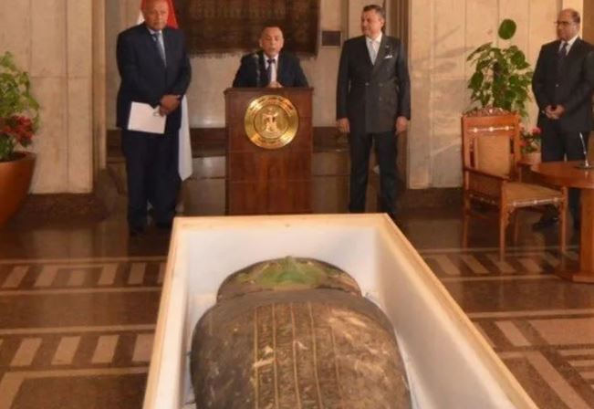 The US returns to Egypt the Green Sarcophagus, the burial coffin of an ancient Egyptian priest who had been smuggled out of the country illegally