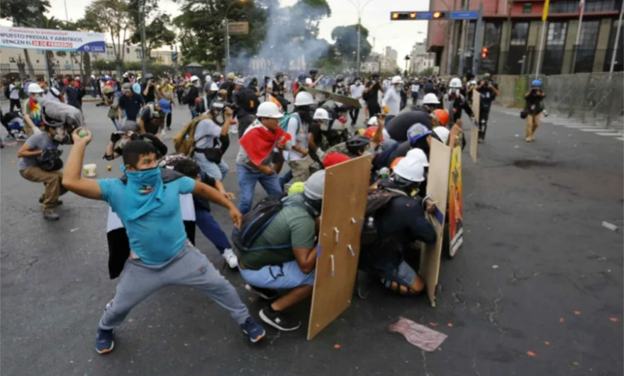 protester dies in the anti-government protests in Lima