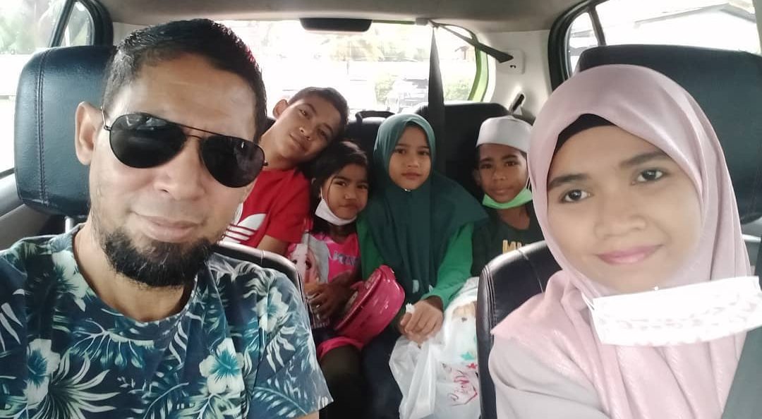 Suhaimi Saad Formed a Nasyid Group With His Wife and Children