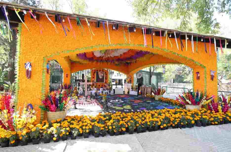 The altar of the dead in honor of Vicente Fernández was ready on Saturday img (2)