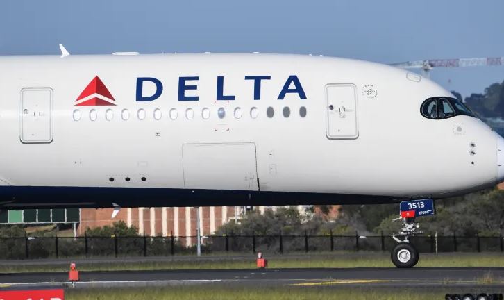 Delta flight makes emergency landing in Albuquerque as cabin fills with smoke