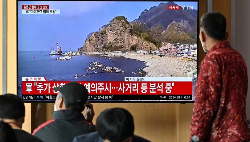 North Korean missile falls into the sea 35 miles from South Korea; alert announced on the coast