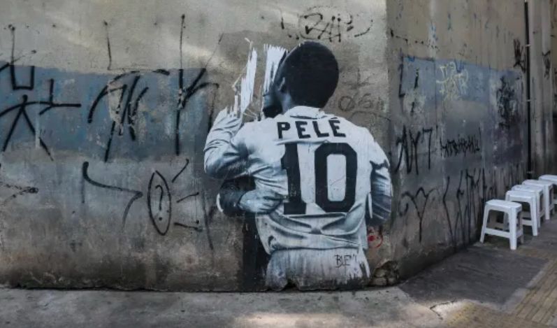 Santos dismissed the idea of retiring Pelé's legendary number 10