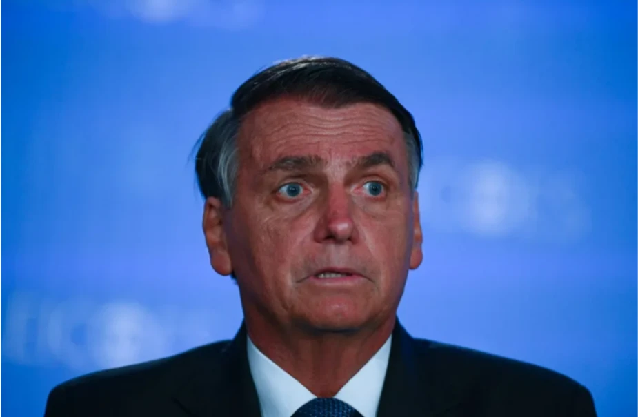Bolsonaro hospitalized in the US with abdominal pain