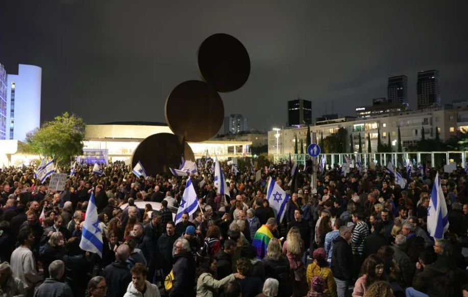 Thousands of people protest against judicial reform of the new Israeli government