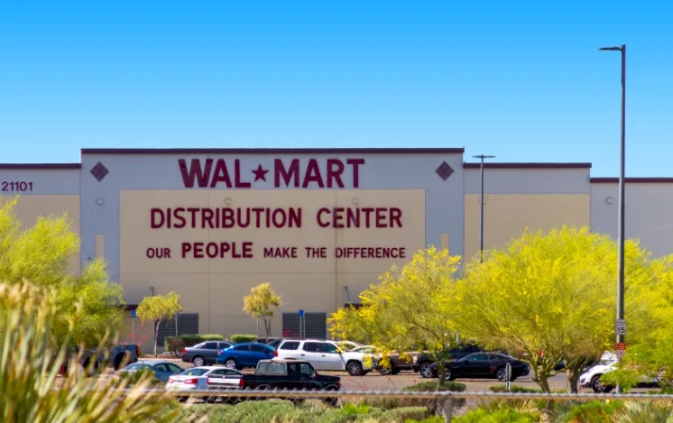 What wages does Walmart offer its employees in 2023_