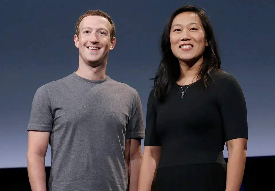 What the most powerful U.S. CEOs spend on private jets 1 Mark Zuckerberg, and his wife, Priscilla Chan, in San Francisco