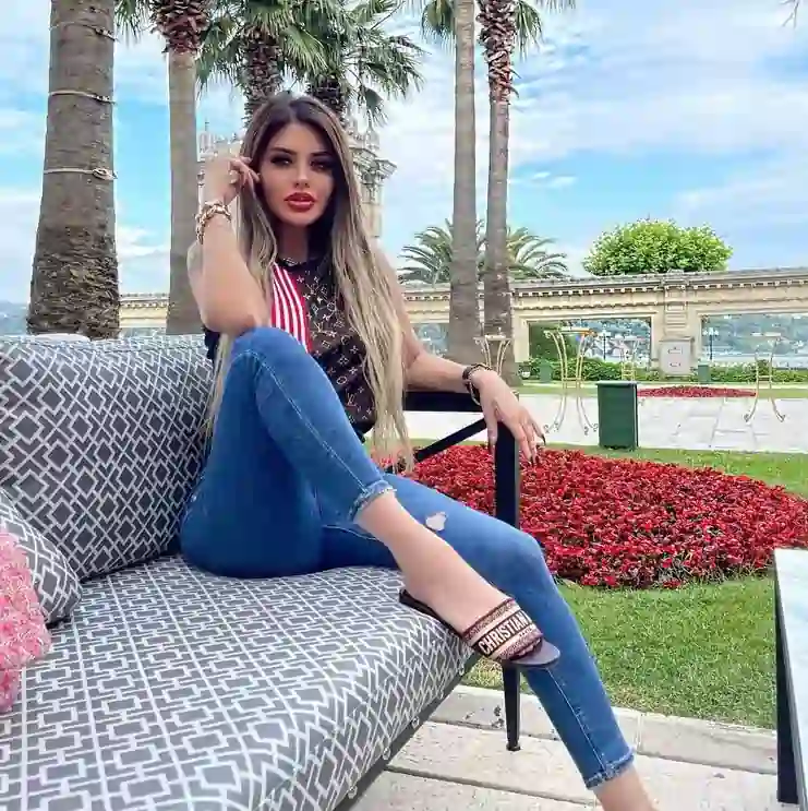 Ebru Polat's Age-Defying Beauty Secrets Revealed! 1 Ebru Polat