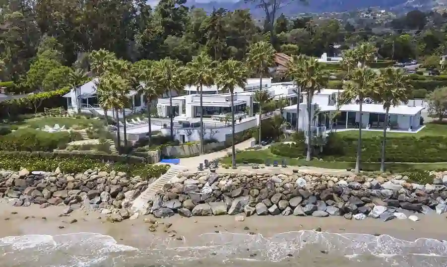Kevin Costner's Ex-Wife Reveals Items from $145M Mansion she's Taking! 1 mansion