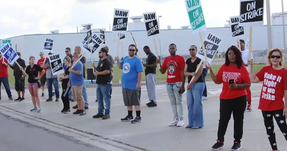 97% U.S. Autoworkers Vote for Strike | Demanding Reversal of UAW Concessions