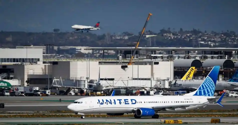 United Airlines halts all flights in the U.S. due to computer error