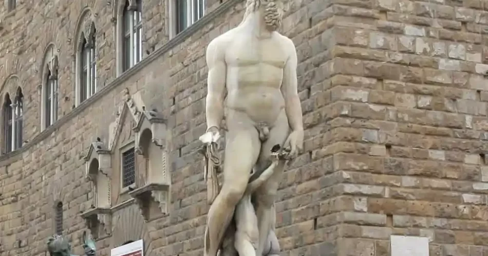 German tourist climbs the Neptune statue in Florence for a selfie and causes over ,000 worth of damage