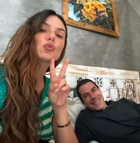 Isis Valverde posts with Marcus Buaiz: 'Love sequence' 1 Isis Valverde posts with Marcus Buaiz