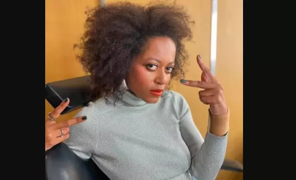 How Sara Tavares Blended Genres and Cultures in Her Music