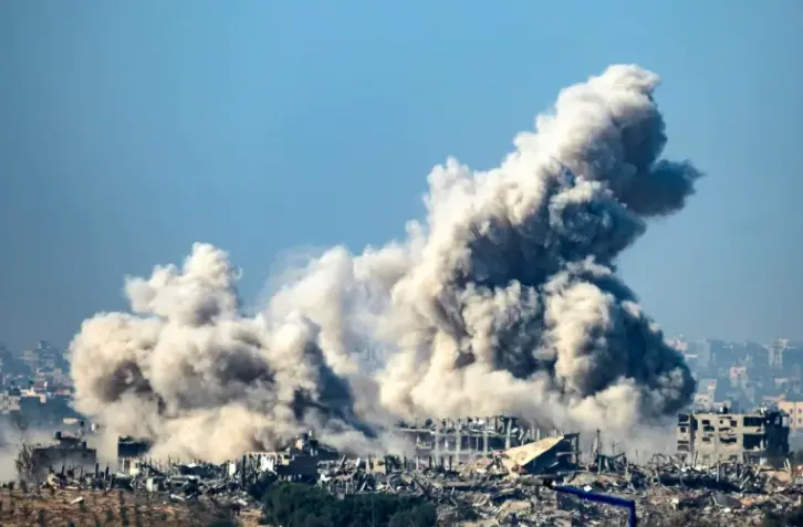 Israël bombarde Gaza pour le deuxième jour après la fin de la trêve