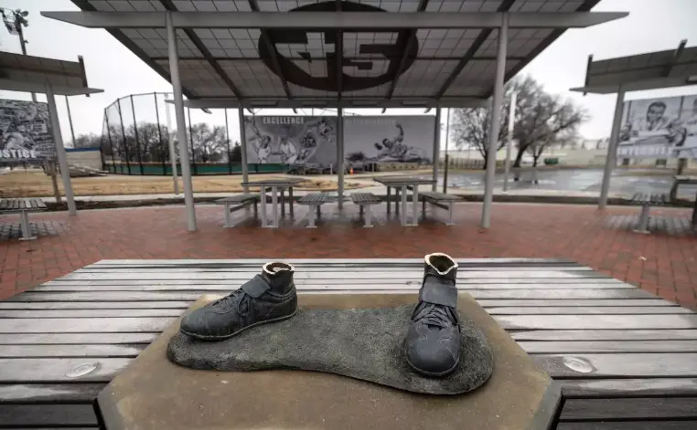 Jackie Robinson statue stolen