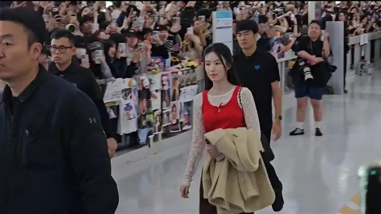 Hebe Tien Shocks Staff at AAA Awards in LA