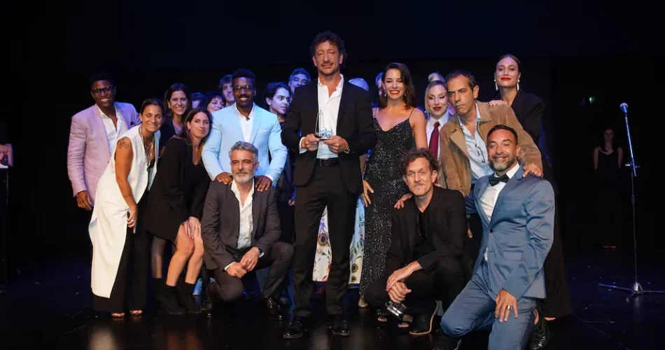 Nico Vázquez Shares Passionate Kiss With Dai Fernández on Stage